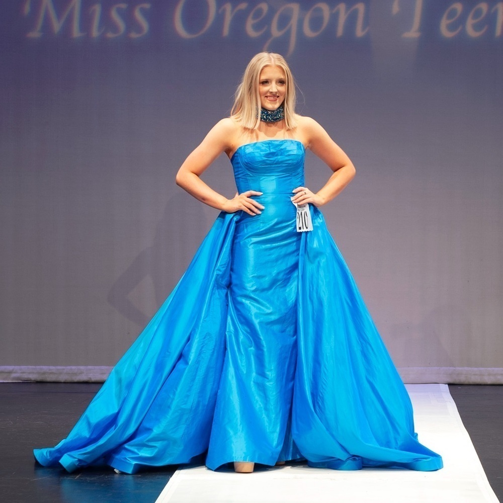 Sherri Hill Couture Gown - Picture 5 of 7